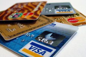Kleinzoon vergokt €115.000 met kredietkaart van oma